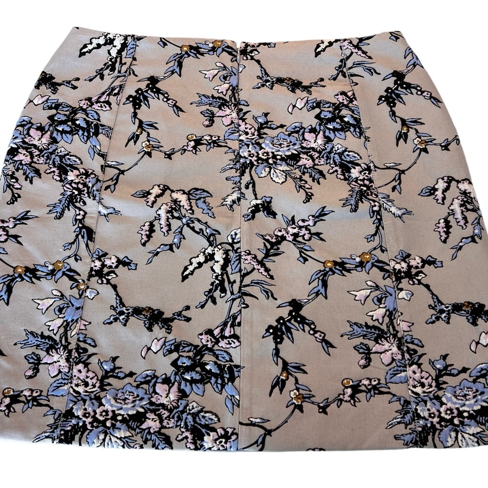 Never worn Loft skirt in brand new condition